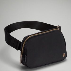 Lululemon everywhere belt bag 1L velour